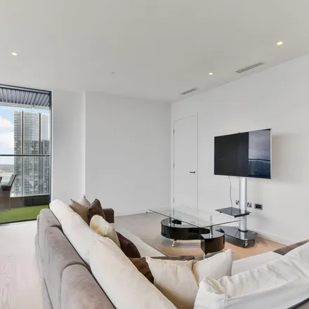 Rent this 2 bed apartment on Beaufort Court in Admirals Way, Canary Wharf