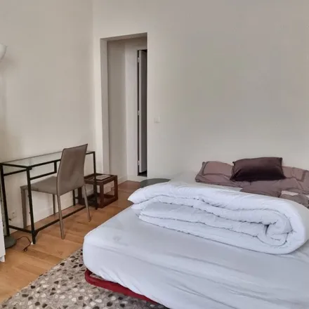 Rent this 2 bed apartment on 1 bis Rue de Viroflay in 75015 Paris, France