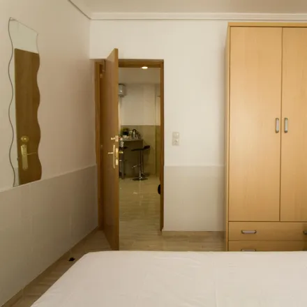 Rent this 3 bed room on Carrer de Xulilla in 6, 46011 Valencia