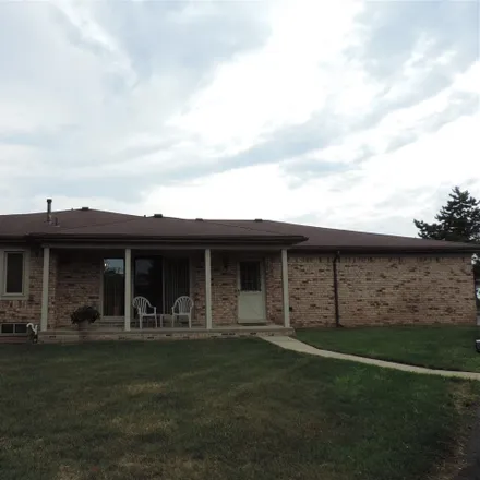 Rent this 2 bed condo on 49307 Chesterfield Court in Shelby Charter Township, MI 48315