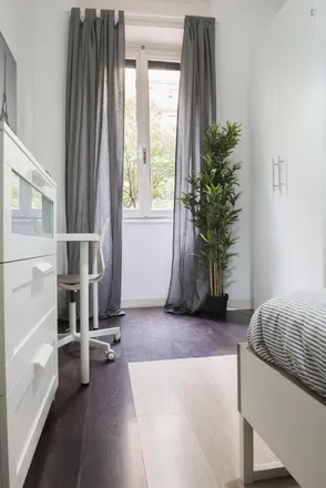 Rent this 7 bed room on Via Raimondo Franchetti in 3, 20124 Milan MI