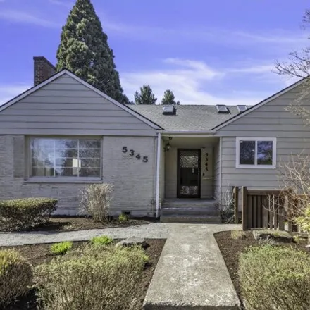 Buy this 4 bed house on 5345 Southeast 34th Avenue in Portland, OR 97202