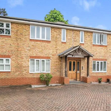 Rent this 2 bed apartment on M3 in Sunbury-on-Thames, TW16 7AB