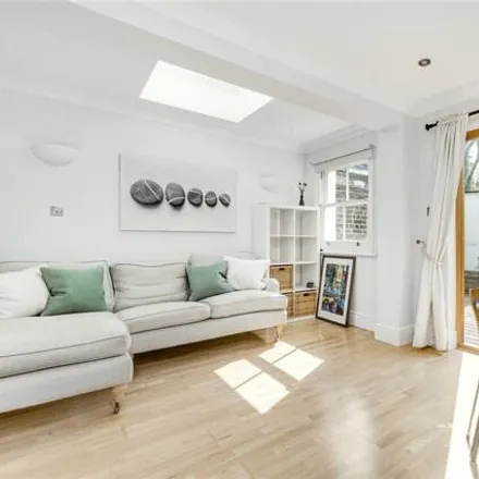 Rent this 2 bed apartment on 99 Grayshott Road in London, SW11 5UF