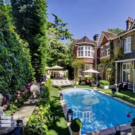 Rent this 7 bed duplex on 71 Frognal in London, NW3 6XD
