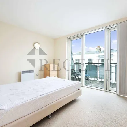 Image 2 - Lower Marsh, South Bank, London, SE1 7AA, United Kingdom - Apartment for rent