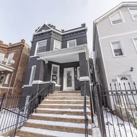 Rent this 3 bed apartment on 2825 North Rockwell Street in Chicago, IL 60618