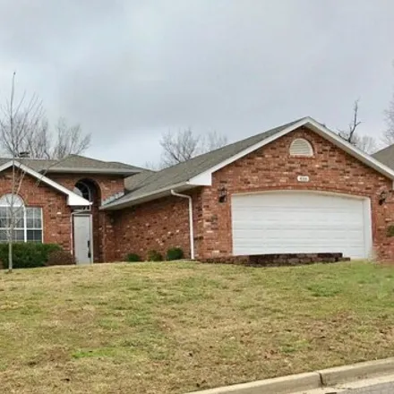 Rent this 3 bed house on 4298 Illinois Avenue in Dennis Acres, Joplin
