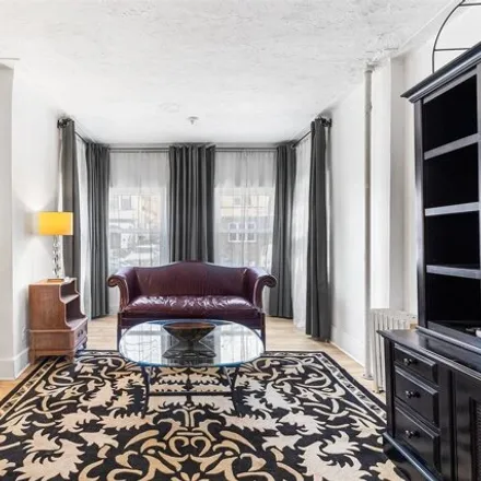 Image 5 - 825 East 21st Street, New York, NY 11210, USA - House for sale