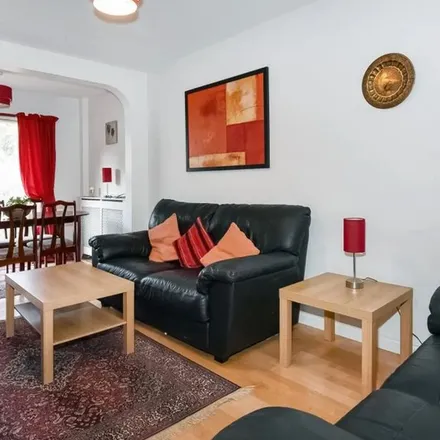 Image 7 - 38 De Laune Street, London, SE17 3UT, United Kingdom - Apartment for rent