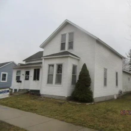 Image 2 - 233 North E Street, Cheboygan, MI 49721, USA - House for sale