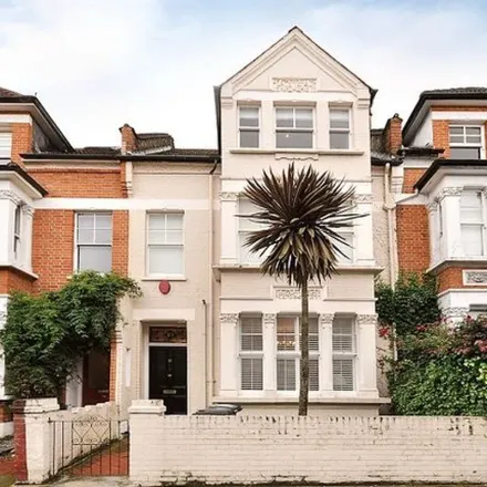 Rent this 5 bed townhouse on Clapham Common South Side in London, SW4 9DN