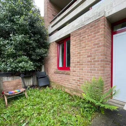 Rent this 2 bed apartment on Place du White Star - White Starplein 11 in 1150 Woluwe-Saint-Pierre - Sint-Pieters-Woluwe, Belgium