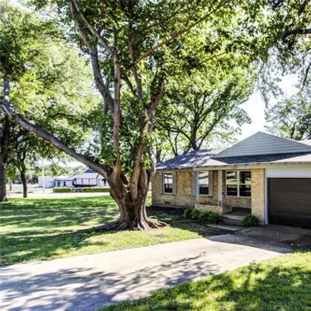 Buy this 3 bed house on 13213 Nestle Drive in Farmers Branch, TX 75234