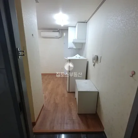Rent this studio apartment on 서울특별시 관악구 봉천동 948-1