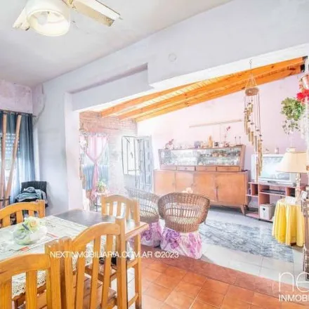 Buy this 4 bed house on San Nicolás 2356 in Cinco Esquinas, Rosario