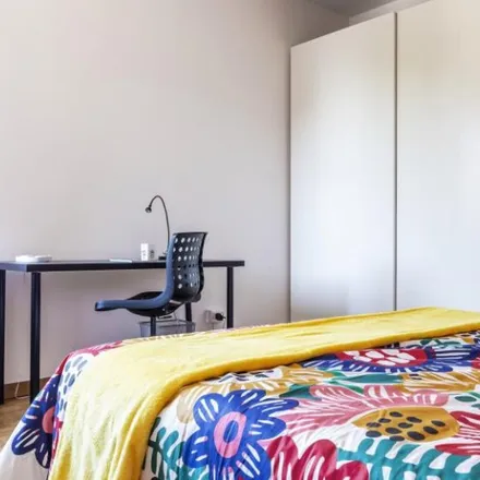 Rent this 3 bed room on Via Edoardo Mascheroni in 35132 Padua PD, Italy