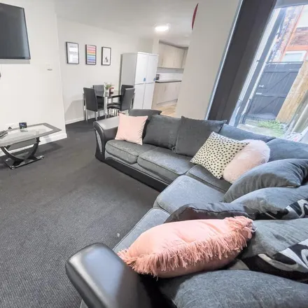 Rent this 6 bed townhouse on Adelaide Road in Liverpool, L7 8SH