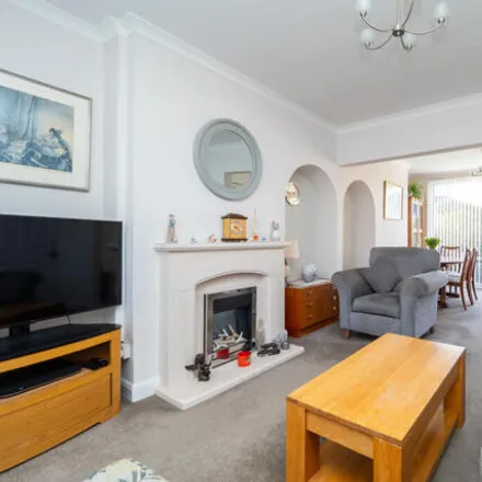 Image 6 - Hill Top, Stonecot, London, SM3 9JH, United Kingdom - Townhouse for sale