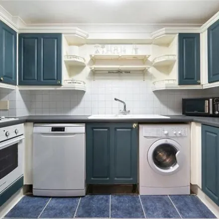 Image 4 - Riverway House, 260 Westferry Road, Millwall, London, E14 3AG, United Kingdom - Apartment for sale