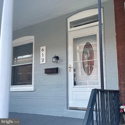 Image 2 - 612 East Madison Street, Lancaster, PA 17602, USA - Townhouse for sale
