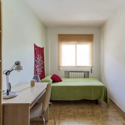 Rent this 2 bed room on Madrid in Calle de Marcelino Roa Vázquez, 4