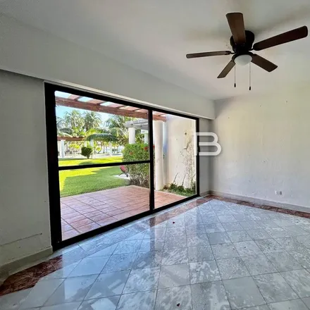 Image 6 - Avenida Paraíso, Isla Dorada, 75500 Cancún, ROO, Mexico - House for rent