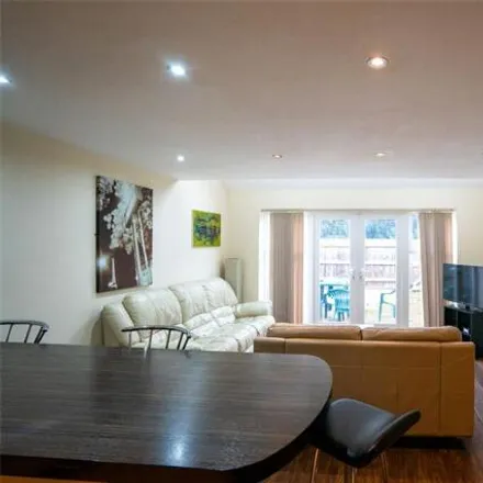 Buy this 4 bed townhouse on Eastleigh Road in Leicester, LE3 0DD