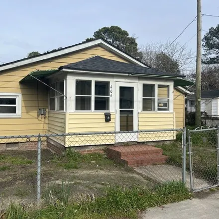 Buy this 2 bed house on 905 Center Street in Elizabeth City, NC 27909