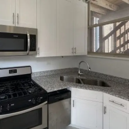 Rent this 2 bed apartment on #1e,1655 West Wallen Avenue in Rogers Park, Chicago