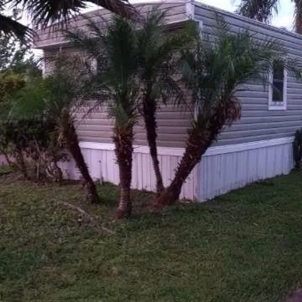 Buy this studio apartment on 5387 Kingfish Street in Conway, FL 32812