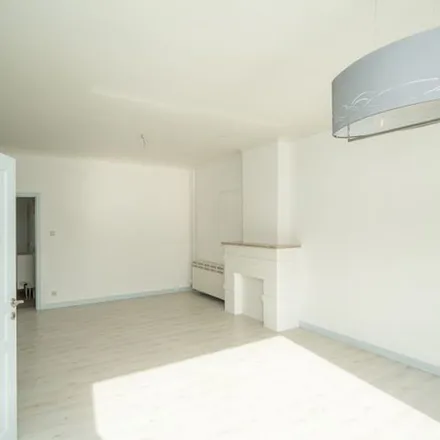 Rent this 4 bed apartment on Luikersteenweg 388 in 3800 Sint-Truiden, Belgium