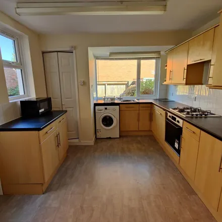 Rent this 4 bed apartment on Paws Perfection in School Street, Daisy Hill