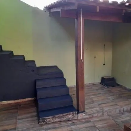 Buy this 2 bed house on Rua José Ruzzon in Vivi Xavier, Londrina - PR