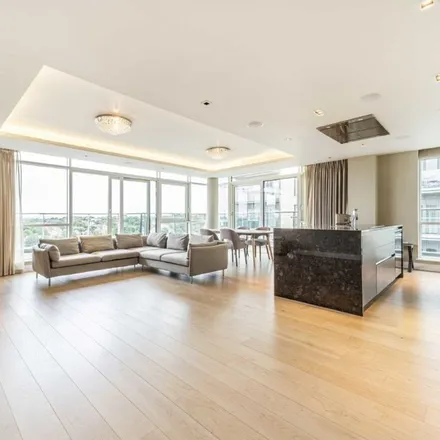 Rent this 3 bed apartment on Victoria Square in London, W5 9SE