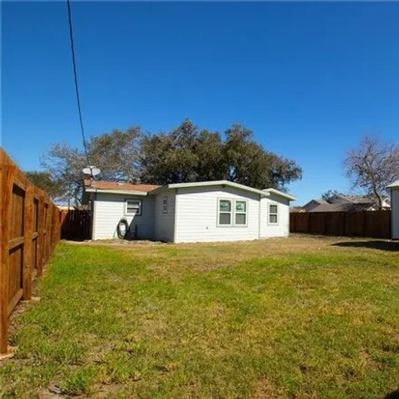 Image 5 - 974 East Lewis Street, Sinton, TX 78387, USA - House for rent