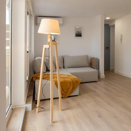 Rent this 2 bed apartment on Falla Plaça de la Reina in Pau i Sant Vicent - Tio Pep, Carrer de Santa Irene
