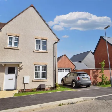 Rent this 3 bed duplex on Churchill Drive in Twigworth, GL3 1FP