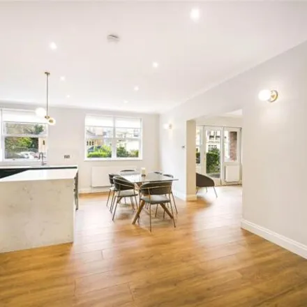 Rent this 3 bed room on Kingston House South 40-90 in Ennismore Gardens, London