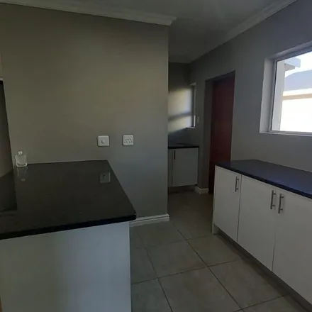 Image 4 - Saint Francis Street, Kouga Ward 15, Kouga Local Municipality, 6330, South Africa - Apartment for rent
