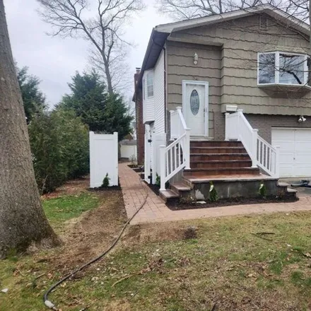 Rent this 4 bed house on 34 Oakwood Avenue in Sayville, Islip