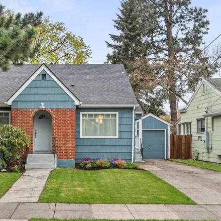 Buy this 4 bed house on 4527 Southeast 60th Avenue in Portland, OR 97206