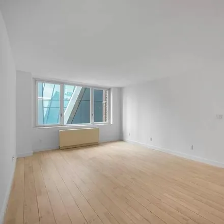 Image 4 - The Sheffield 57, 322 West 57th Street, New York, NY 10019, USA - House for rent
