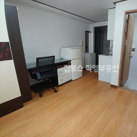 Rent this studio apartment on 서울특별시 관악구 봉천동 196-87