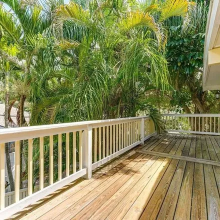 Image 9 - 1230 Mandalay Point Road, White Beach, Sarasota County, FL 34242, USA - Apartment for rent
