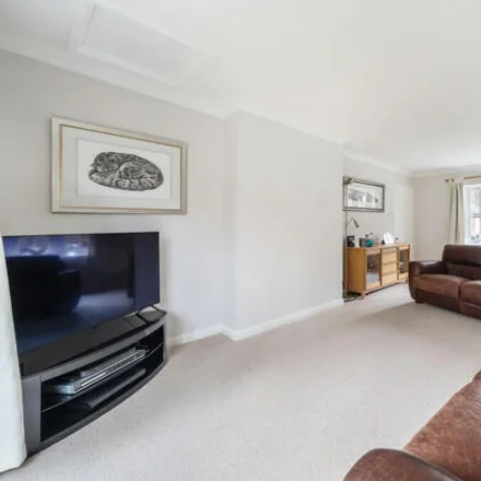 Image 3 - Roberts Wood Drive, Chalfont St Peter, SL9 0NH, United Kingdom - House for sale