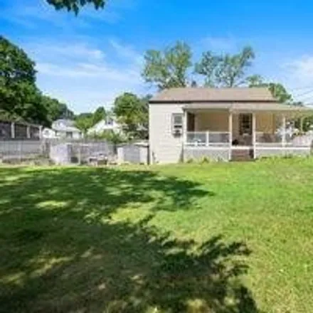 Image 2 - 331 Olive Street, Woonsocket, RI 02895, USA - House for sale