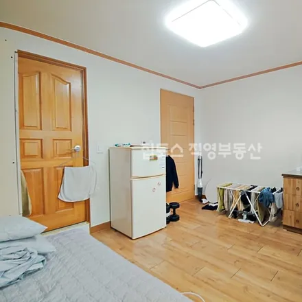 Rent this studio apartment on 서울특별시 성북구 동선동2가 289