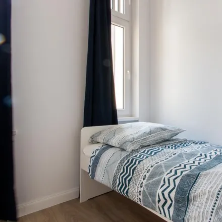 Rent this 5 bed room on Miriam-Makeba-Grundschule in Levetzowstraße 26, 10555 Berlin