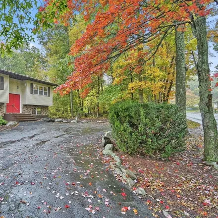 Image 3 - 198 Laurel Lake Road, Pocono Township, PA 18321, USA - House for sale
